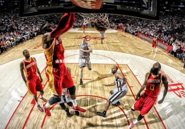 开云体育官网-山东健儿风采依旧，从钉鞋到布鞋，帅气不减